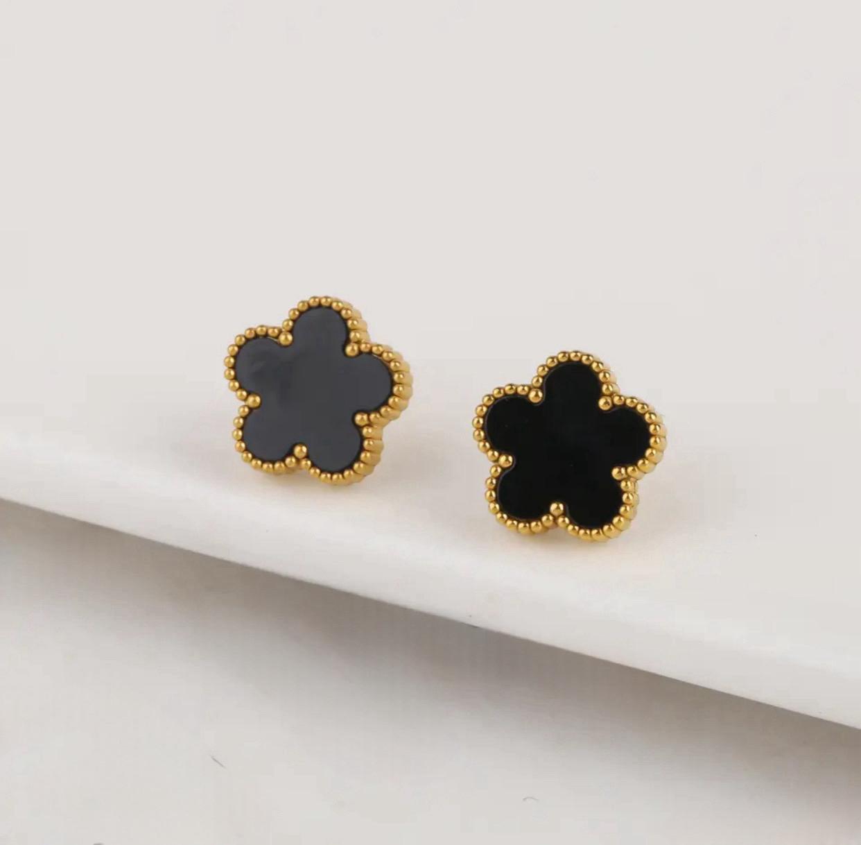 BLACK FLOEWER - EARRINGS