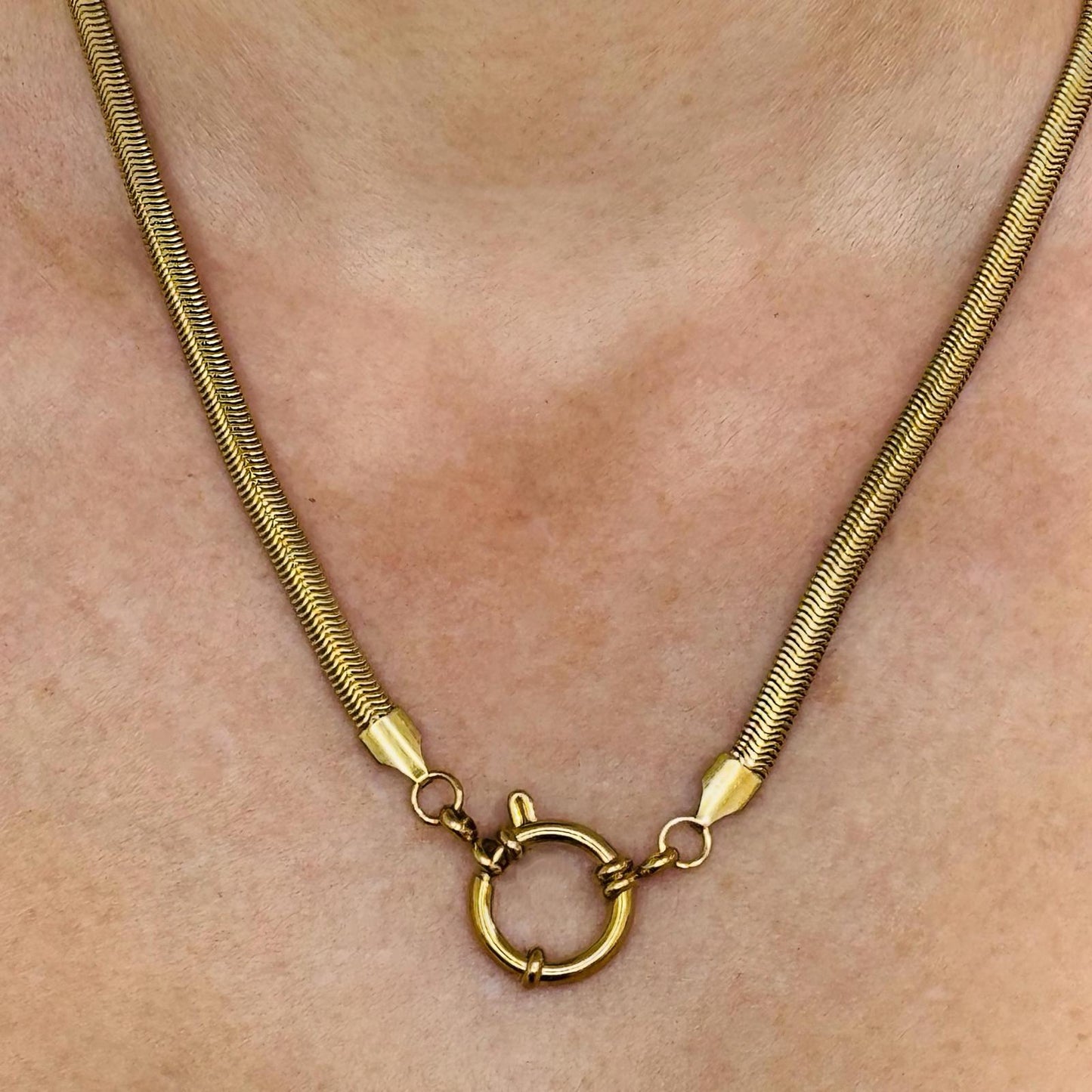 ECLIPSE - CHAIN WHITH A RING