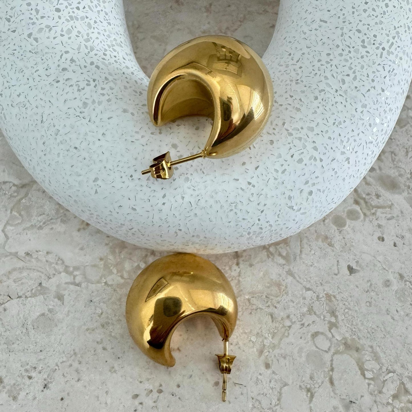 ELARA - SMOOTH ROUND MINI EARRINGS GOLD-PLATED