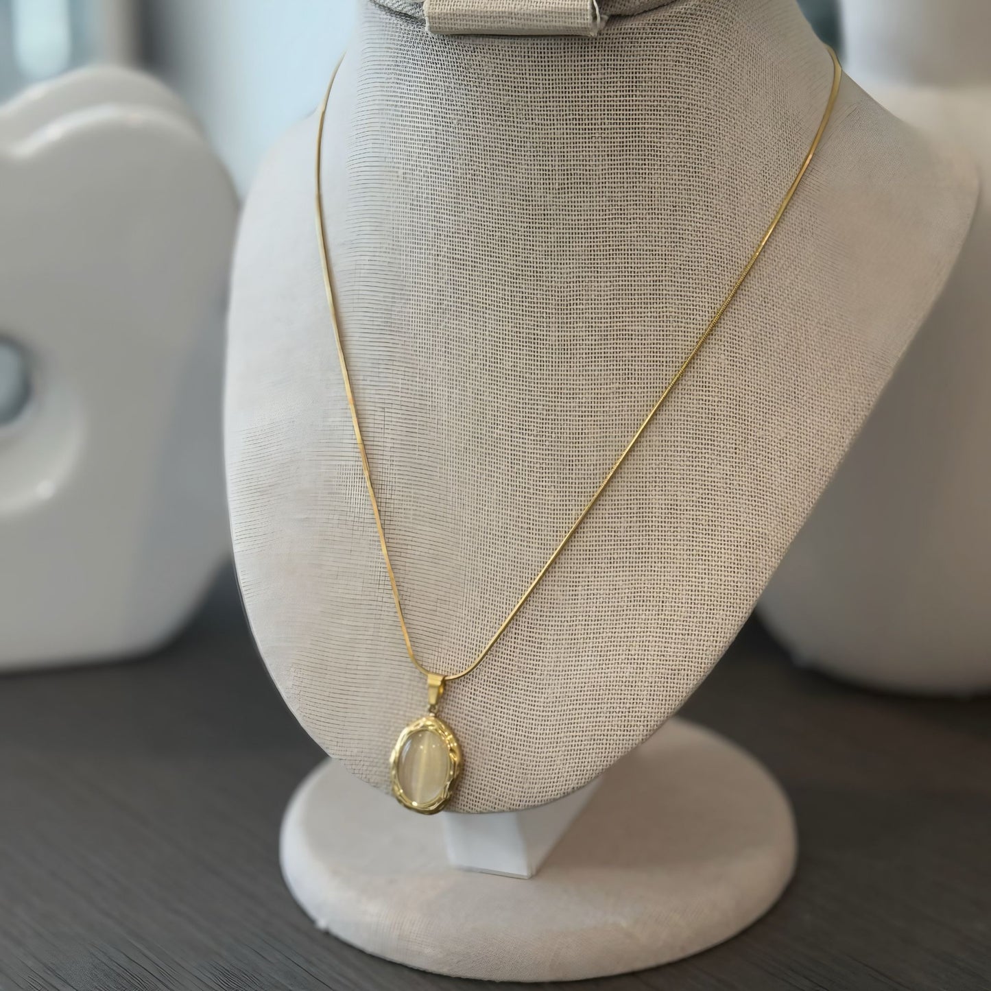 OPALINE - TRENDY NECKLACE WITH WHITE OPAL STONE PENDANT