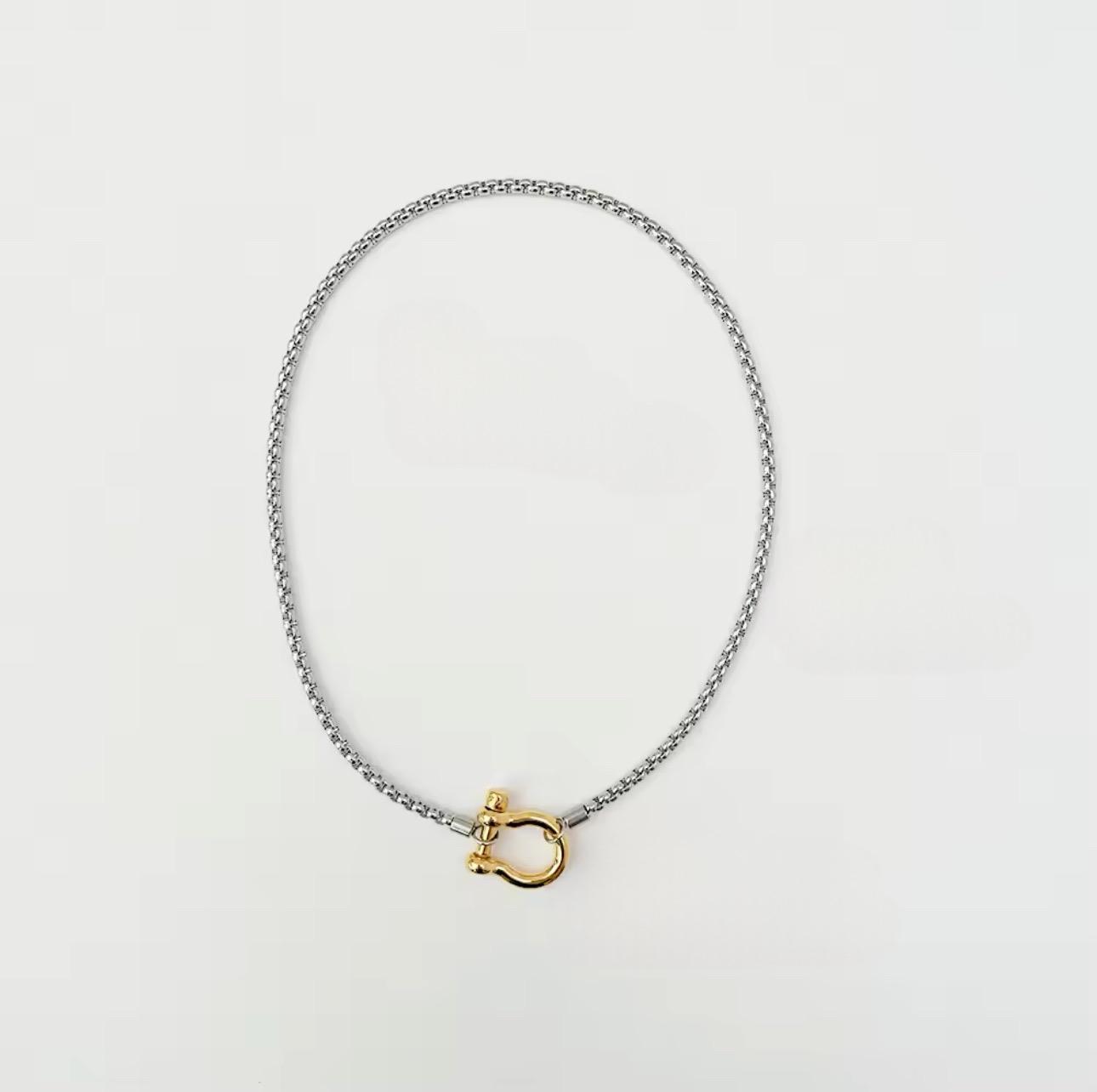 LUCKY - SILVER AND GOLD HORSESHOE CLASP CHAIN
